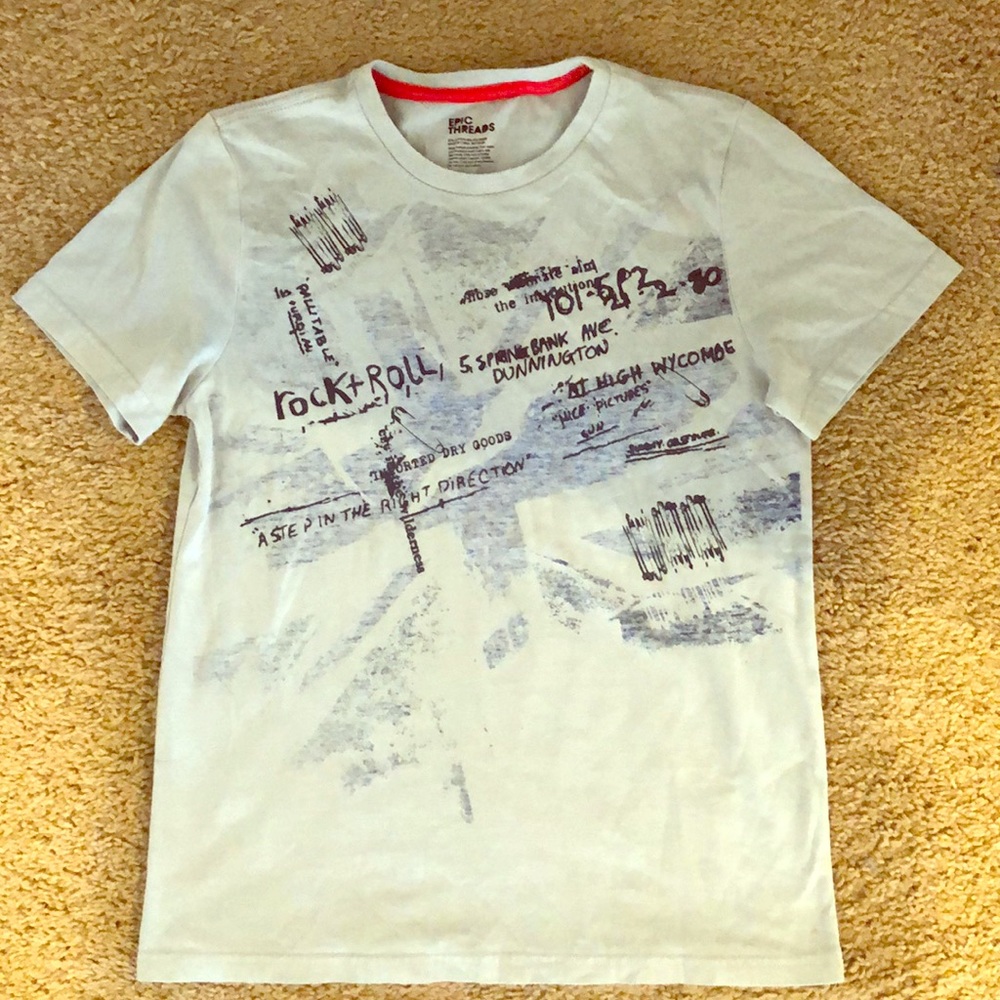 Gray T-shirt from EPIC TRENDS!